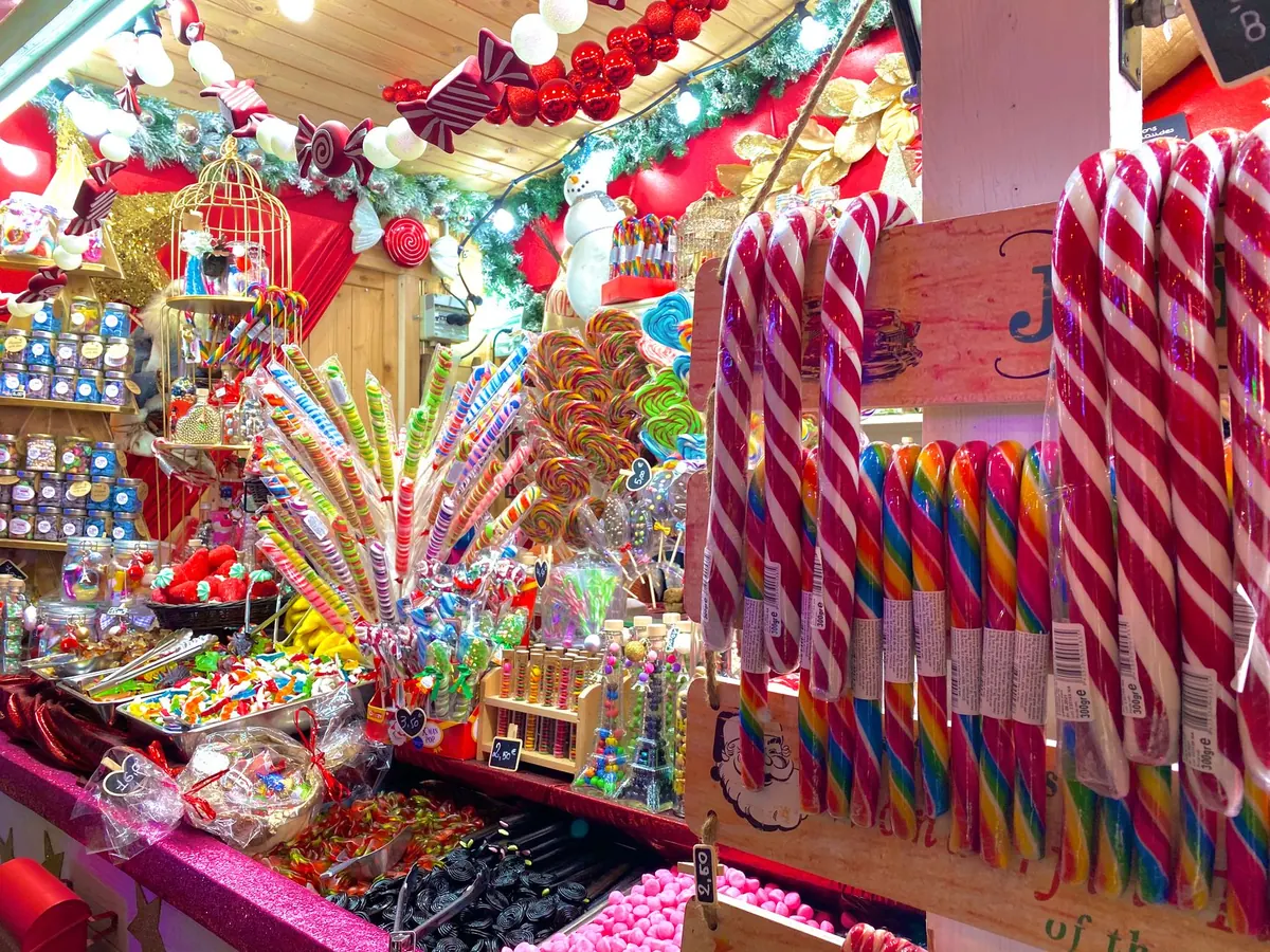 A Tour of Traditional British Seaside Sweets: Local Favourites from Rock to Fudge